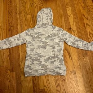 Super soft and comfy Athleta sweatshirt, great condition